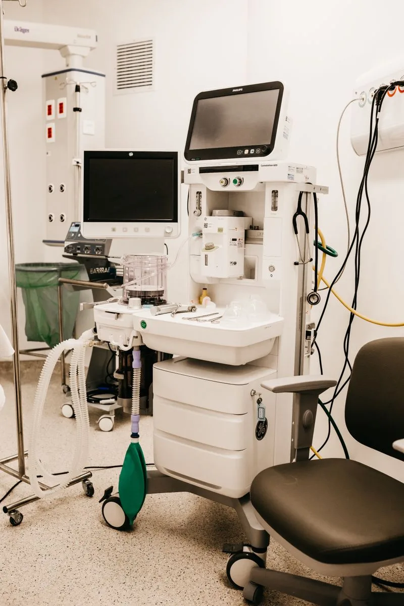 Networked monitoring and support equipment in a clinical room